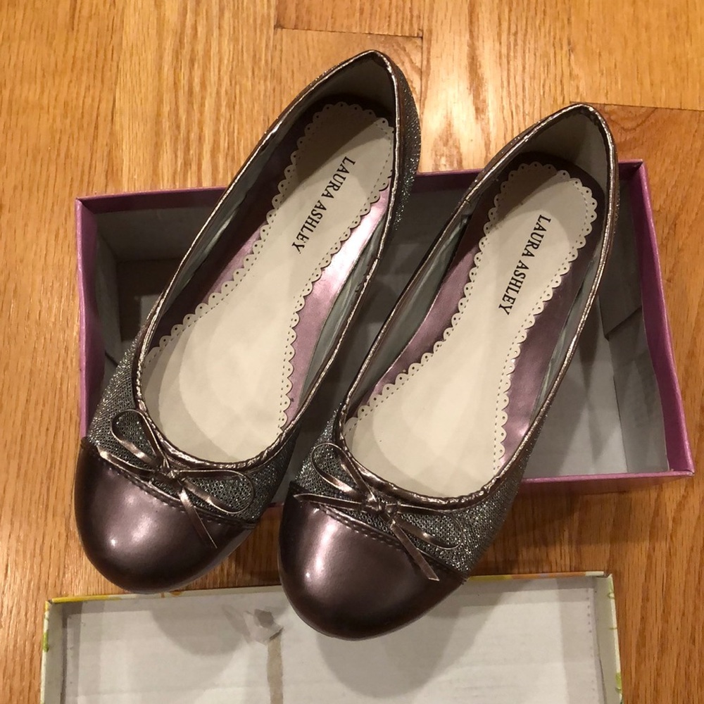 Laura Ashley Girls flats - silver